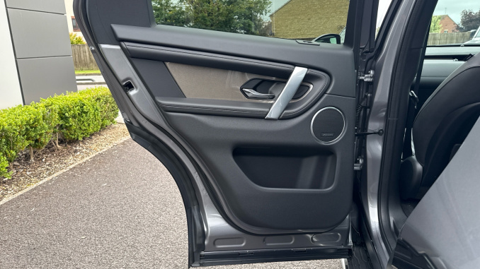 Land Rover Discovery Sport 1.5 P270e Metropolitan 5dr Auto [5 Seat] [NI] Station Wagon - Image 37